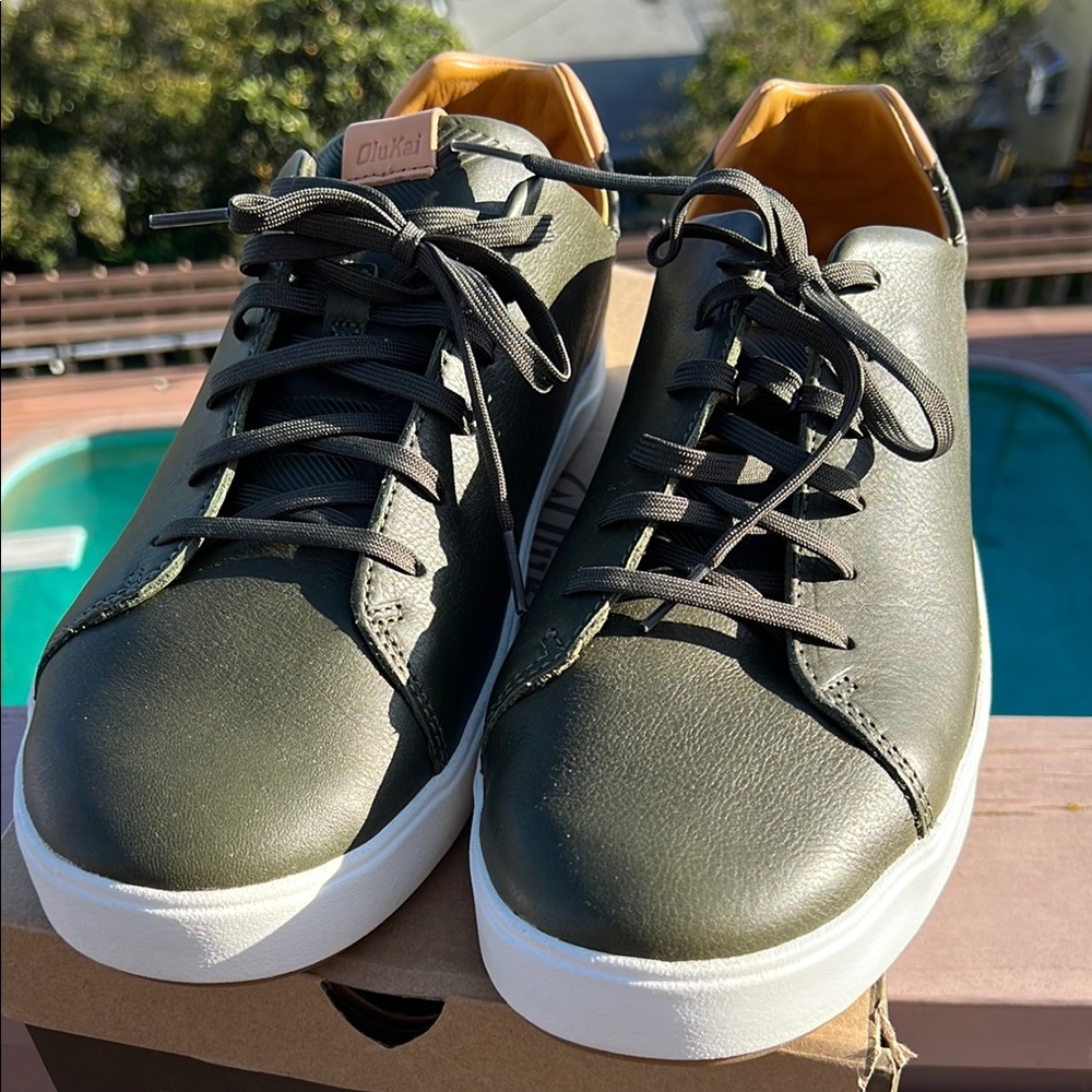 Olukai Men's Panepo’o Green Leather Sneakers Out of stock sz 13